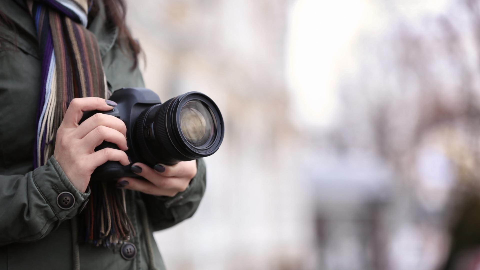 How to Take Product Photos Outdoors, and What Should Be Considered?