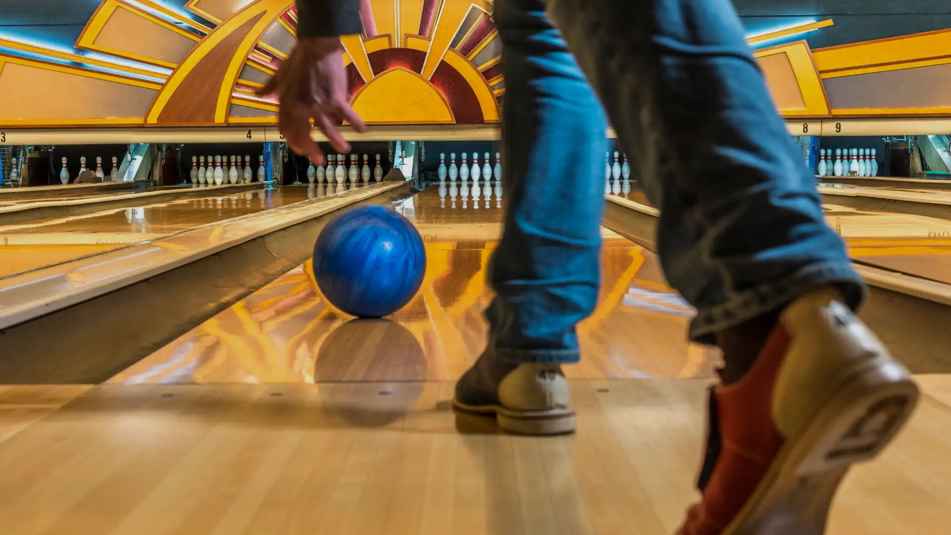 Men’s Bowling Shoes: What to Look for When Choosing the Right Pair