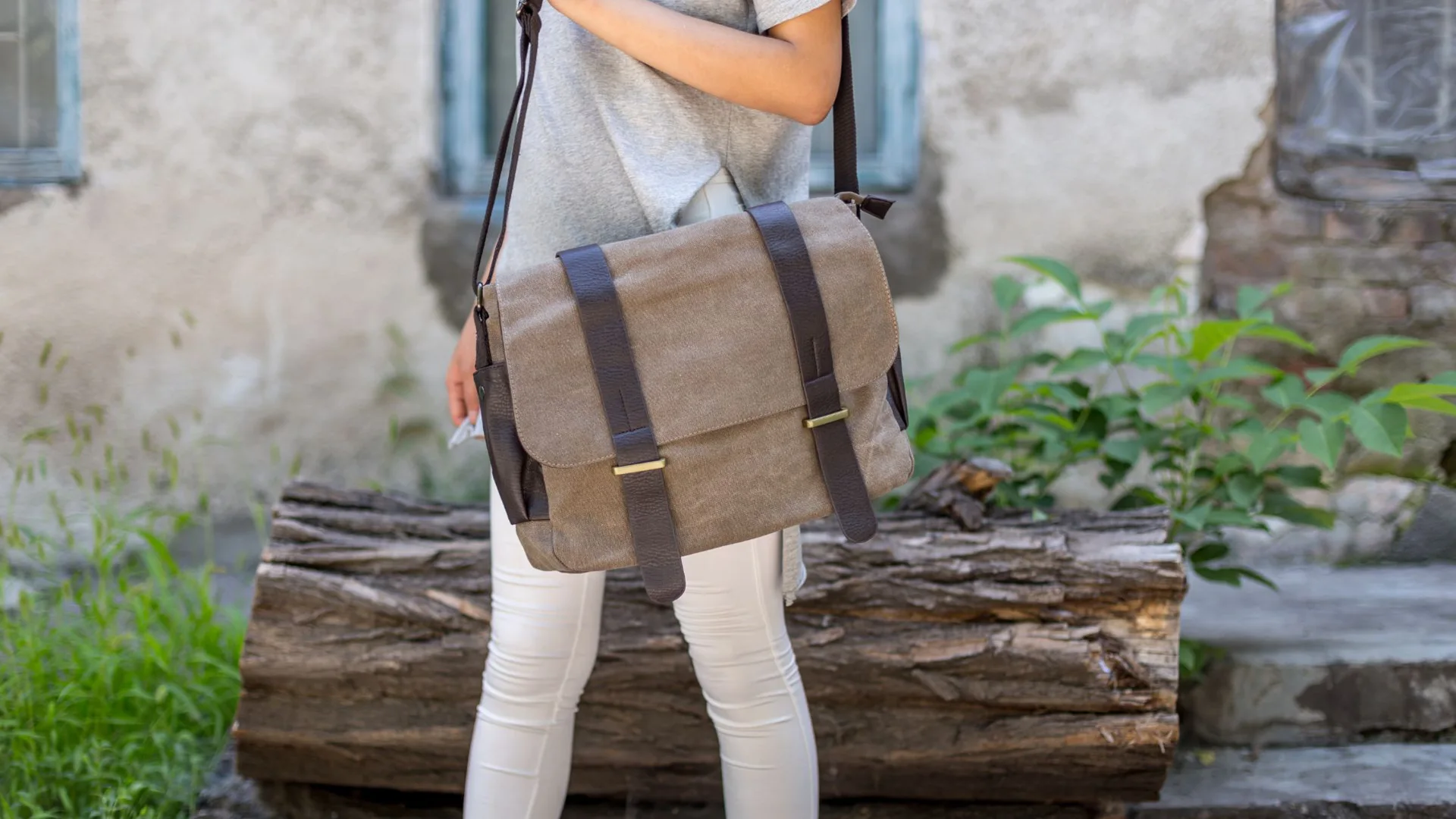 Best Camera Messenger Bag for Stylish and Versatile Photography Needs