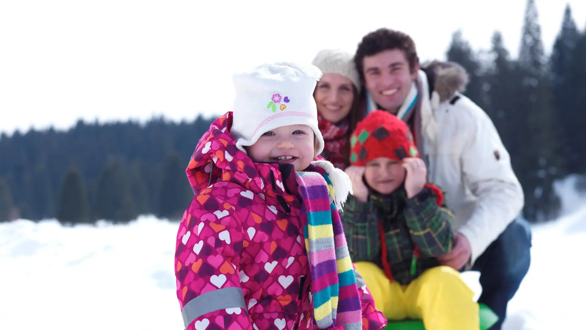 10 Creative Winter Family Photo Ideas to Capture the Magic of the Season