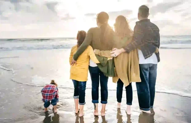 Winter Beach Family Photo Ideas: Capturing Cozy Moments by the Shore