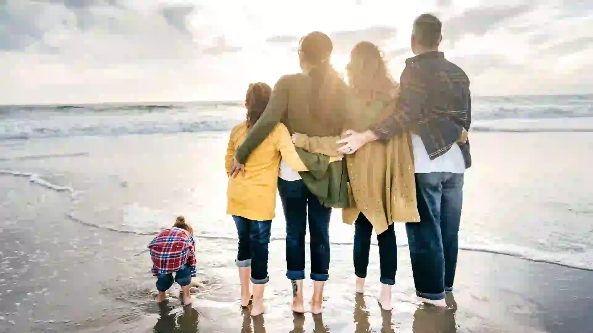 Winter Beach Family Photo Ideas: Capturing Cozy Moments by the Shore