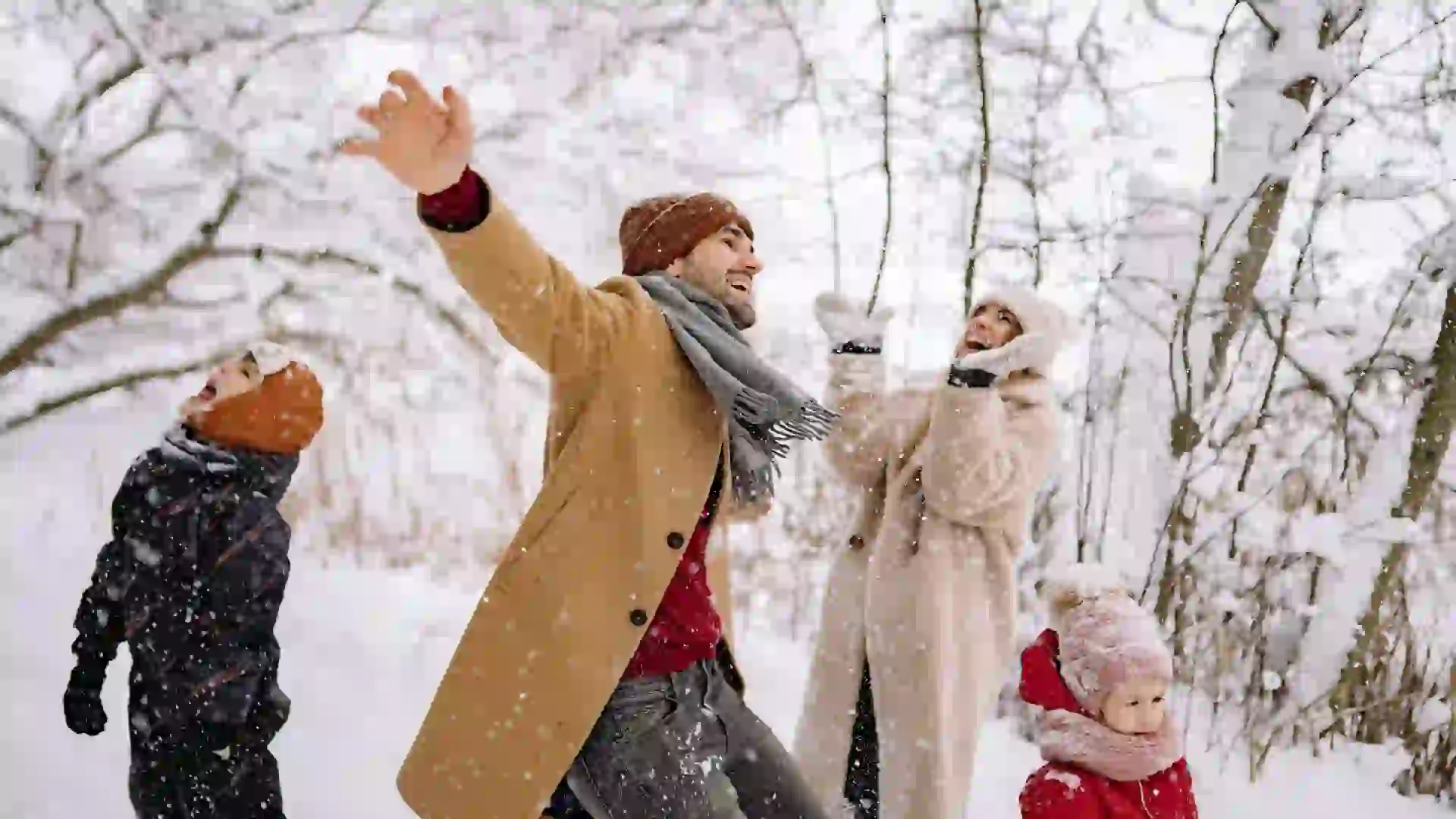 18 Creative Winter Family Photo Ideas for a Picture-Perfect Season