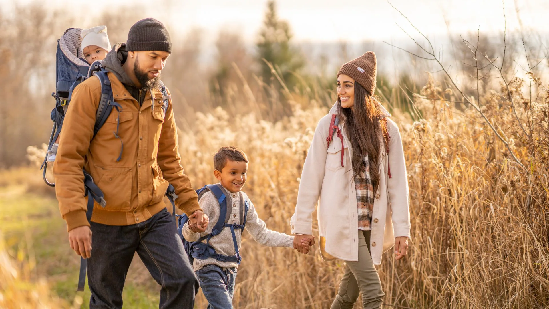 The Best Colors for Outdoor Family Photos: A Seasonal Guide