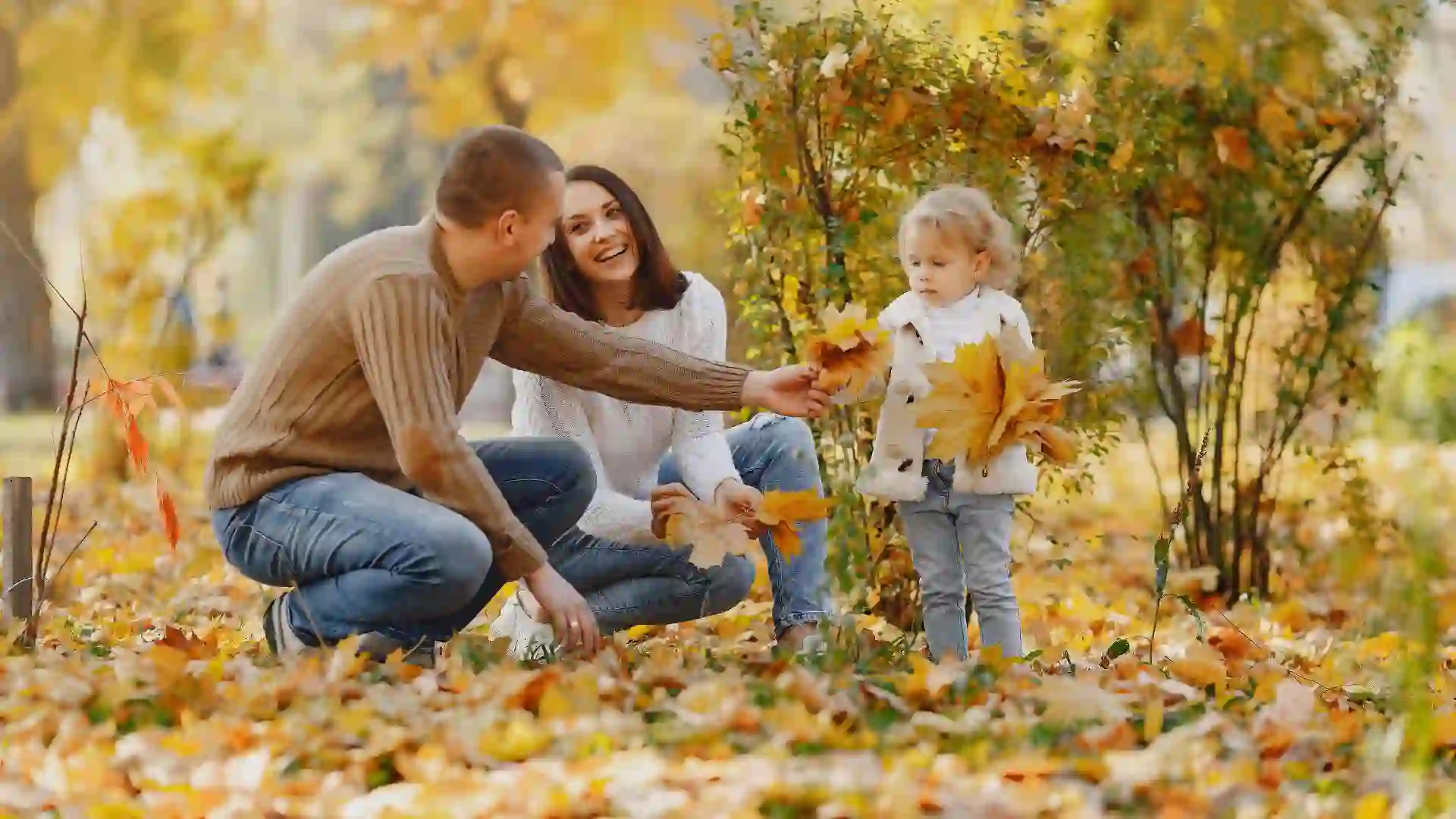 10 Fall Family Photo Outfit Ideas to Capture the Season in Style