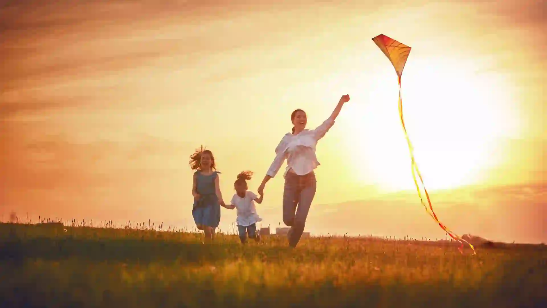 25 Outdoor Family Photography Ideas to Capture Beautiful Moments