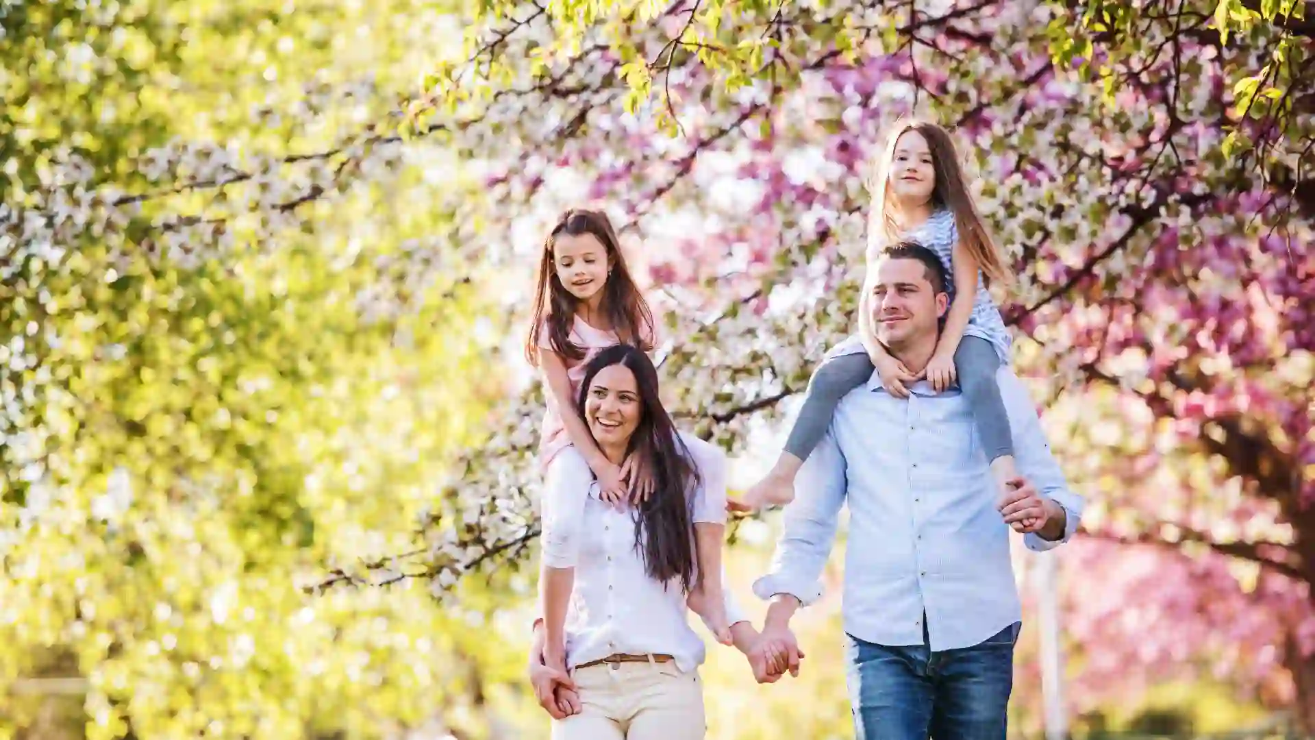 25 Creative Springtime Family Photo Ideas to Brighten Your Memories